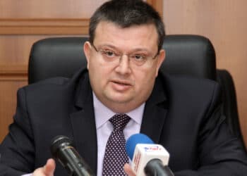 Сотир Цацаров хвърля оставка