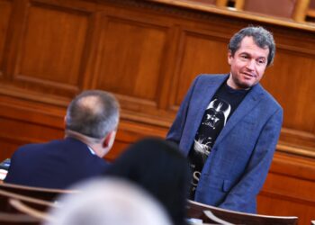 ИТН и „Възраждане“ скочиха срещу зеления сертификат