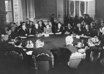 Парижкият мирен договор е подписан на 10 февруари 1947 г.