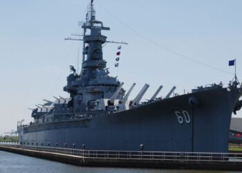 Русия изкара над 30 бойни кораба, Киев с план за евакуация