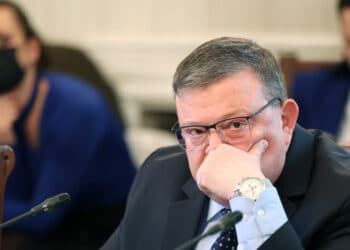 Депутатите приеха единодушно оставката на Сотир Цацаров