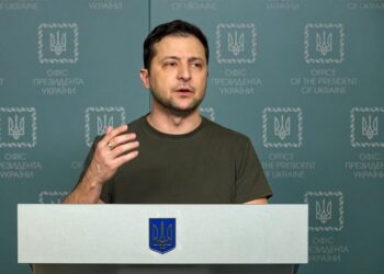 Зеленски поиска незабавно членство в ЕС на Украйна, преговорите с Русия започват