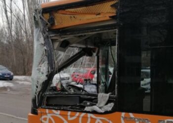Двама пострадали при верижна катастрофа с автобус и камион в “Света Троица”