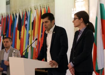 Вечерен час в Украйна спира евакуацията на българите от Киев