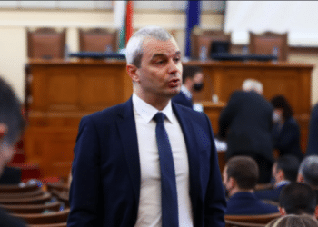 Костадинов след разговор с премиера: Сертификатът пада до април