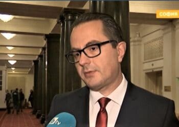 “Възраждане”: Когато има силово налагане на тестове за деца и безсмислено носене на маски, излизаме на протест