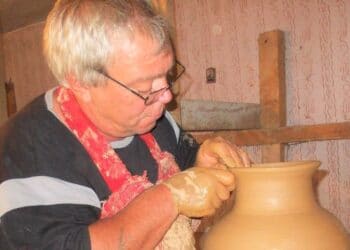 Грънчар от Враца създава най-добрите реплики на антична керамика, влизат в частни колекции на Запад