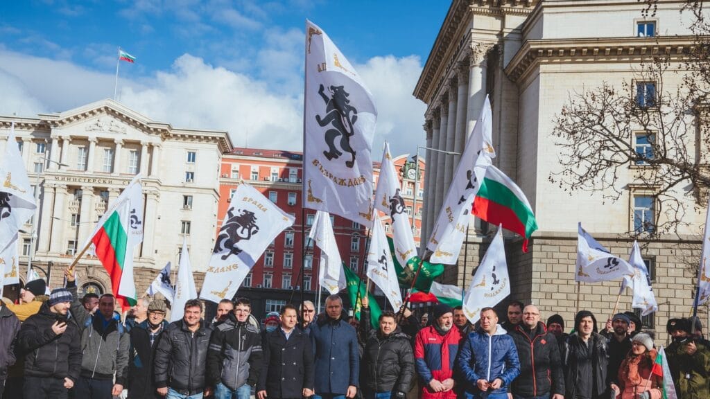 "Възраждане" на протест: НАТО вън! Българите да си управляват държавата, тези хора ще ни довършат 1 Възраждане протест