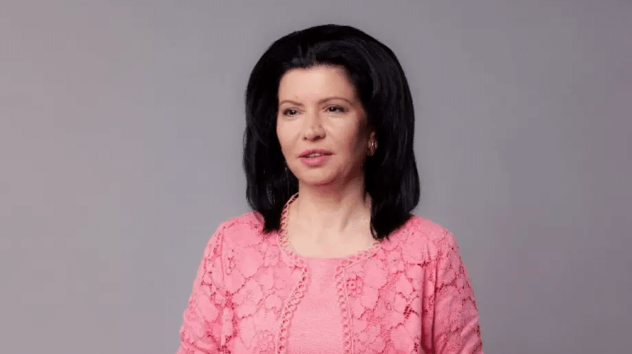Маринела Николова