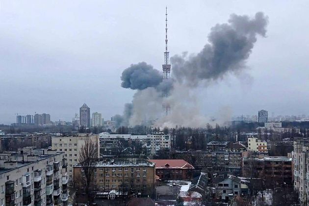 Удариха телевизионната кула в Киев, кадри показват телата на загинали при атаката 1 тв кула киев
