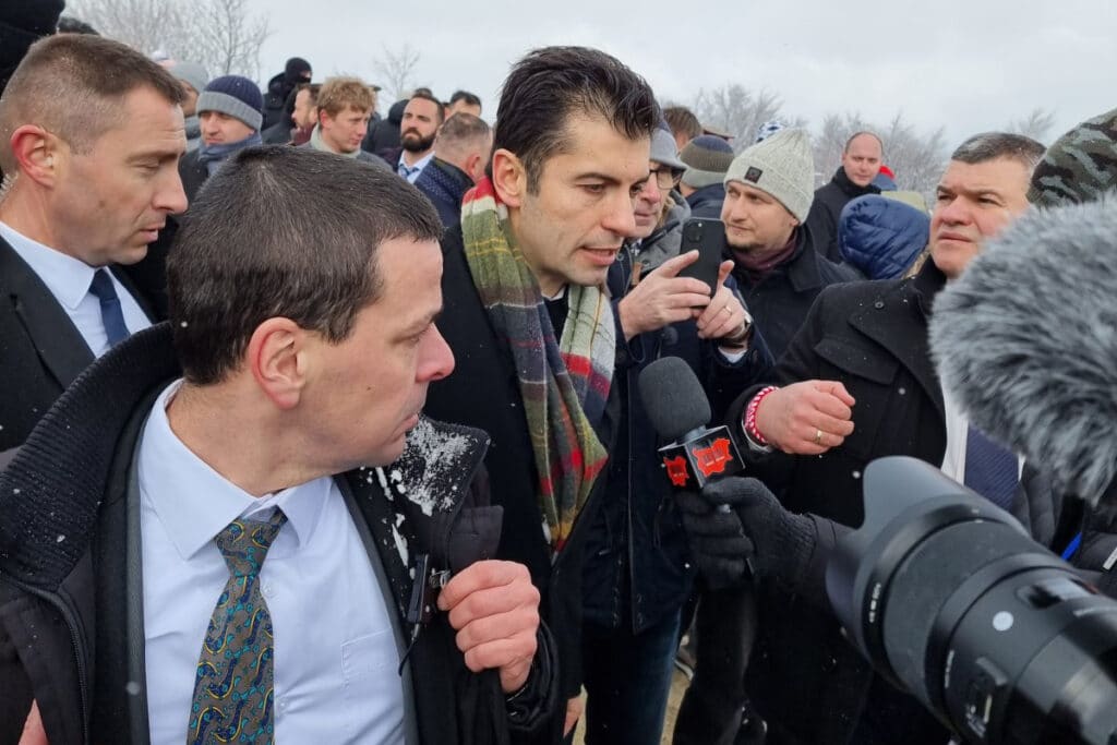 18 Кирил Петков брифинг връх Шипка