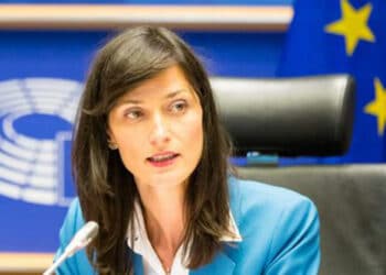 Мария Габриел: Подкрепяме образованието за децата от Украйна с европейско финансиране, електронно обучение и координирани действия