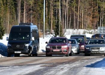 Би Би Си: Руснаци бягат във Финландия, опасяват се от военно положение