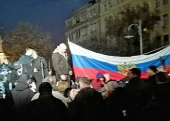 В Белград подкрепиха Путин с митинг, развяха руски знамена