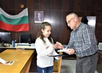 11-годишно дете намери портфейл с пари в Горна Оряховица и го върна