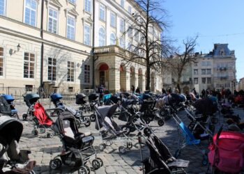 Цената на войната: 109 детски колички в Украйна останаха празни