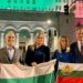 Мария Бакалова и Дейзи Ланг пред греещата в цветовете на българското знаме община на Лос Анджелис