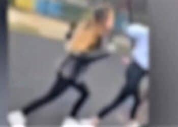 Отново брутално насилие: Момичета пребиха своя съученичка и заснеха агресията