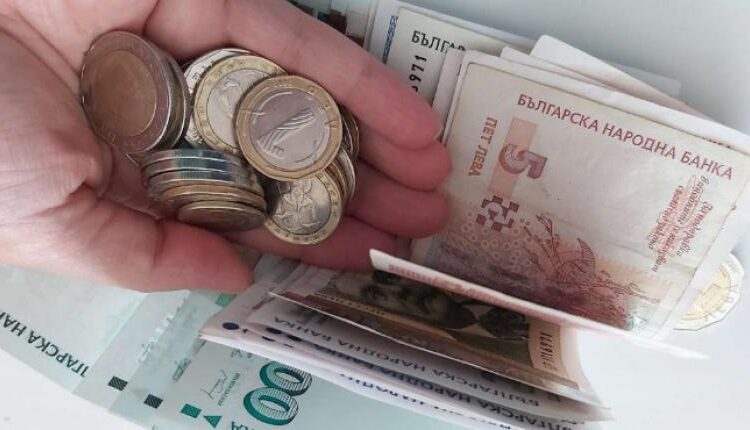 Предлагат увеличение на всички пенсии от юли 1 пенсионери пари