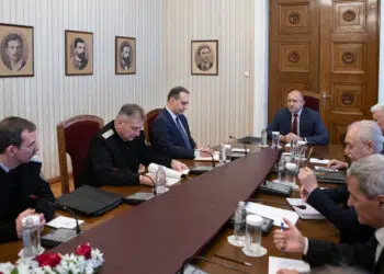 Президентът настоя: Само наши самолети да пазят небето ни