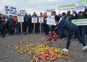 Протест на производители на плодове и зеленчуци в Русе срещу разпределението на ковид субсидиите