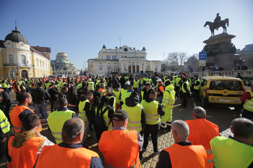 протест строители
