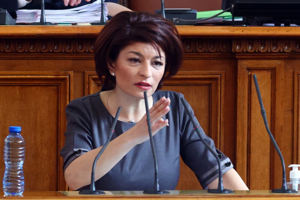 Десислава Атанасова: При ГЕРБ нямаше толкова зрелища, но хляб имаше за всички. Само ние можем да бъдем промяната 1 1