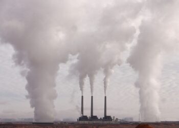 Димитровград е обгазен със серен диоксид, издадено е предписание
