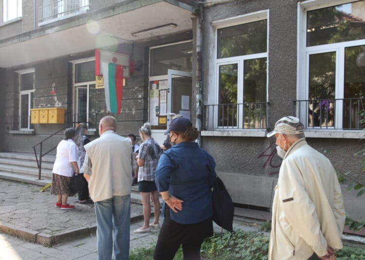 Всеки пенсионер ще получи добавка за Великден, целта е минималната пенсия да е около 500 лева 1 1 23