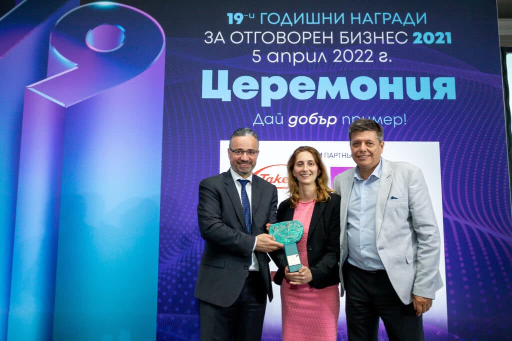 Карел Крал – изпълнителния директор на ЧЕЗ България, Мария Георгиева - ръководител на проект „Живот за птиците", Крум Гледжарски - ръководител „Управление на качеството" в ЧЕЗ Разпределение