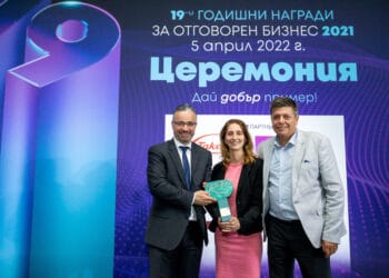 Карел Крал – изпълнителния директор на ЧЕЗ България, Мария Георгиева - ръководител на проект „Живот за птиците", Крум Гледжарски - ръководител „Управление на качеството" в ЧЕЗ Разпределение