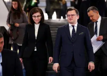 Генчовска: Ще помагаме на Украйна според възможностите, малка страна сме