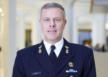 Шефът на Военния комитет на НАТО пристигна спешно в България