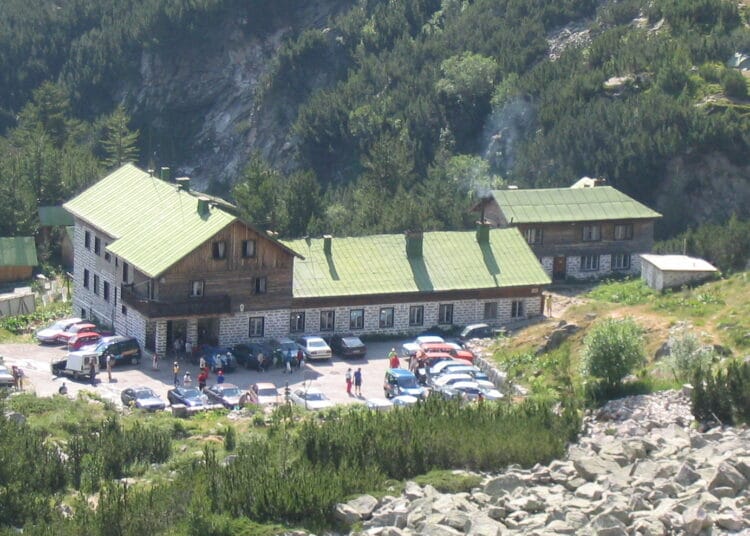 Лавина затрупа десетки коли край хижа Вихрен, сняг в проходите 1 Снимката е илюстративна
Снимка: Уикипедия