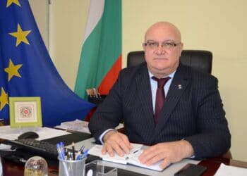 Видин празнува! Кметът Цветан Ценков черпи за РД!