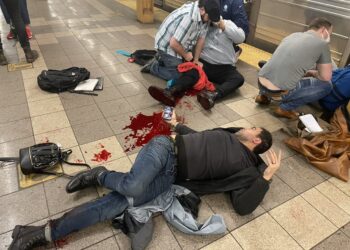 Масова стрелба в метрото в Ню Йорк, има жертви