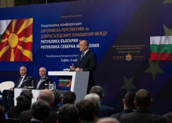 Радев: Европейските институции оказват огромен натиск, за да променим позицията си за С. Македония