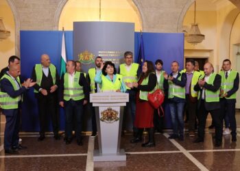 Превозвачите пак се обидиха на властта, продължават с протестите