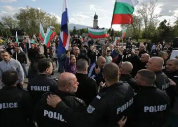 Протести и сблъсъци между подкрепящи военната помощ за Украйна и граждани, които са против