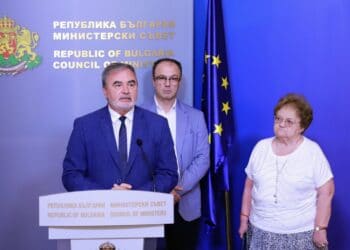 От 18 юли нови ковид мерки в няколко области, започва вълна