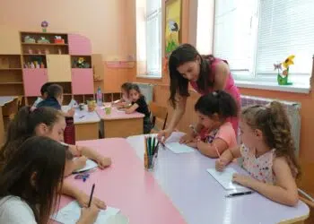 По-високи заплати за учителите от 1 септември, началната – 1486 лв.
