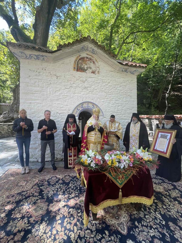 Обновиха аязмото на Бачковския манастир 2 309628181 228161346204541 7176353960683852856 n