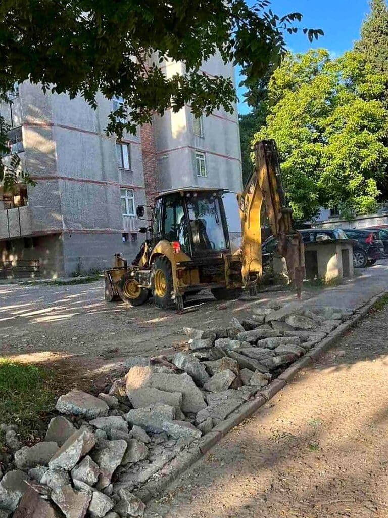 Благоустрояват междублокови пространства в източната част на Стара Загора 1 received 1285257802023234 edit 42768454290869