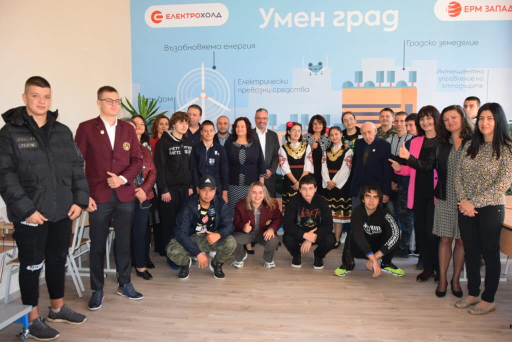 Електрохолд оборудва учебен кабинет по електротехника в гимназия ”Акад. С. П. Корольов” в Дупница 2 Снимка 1