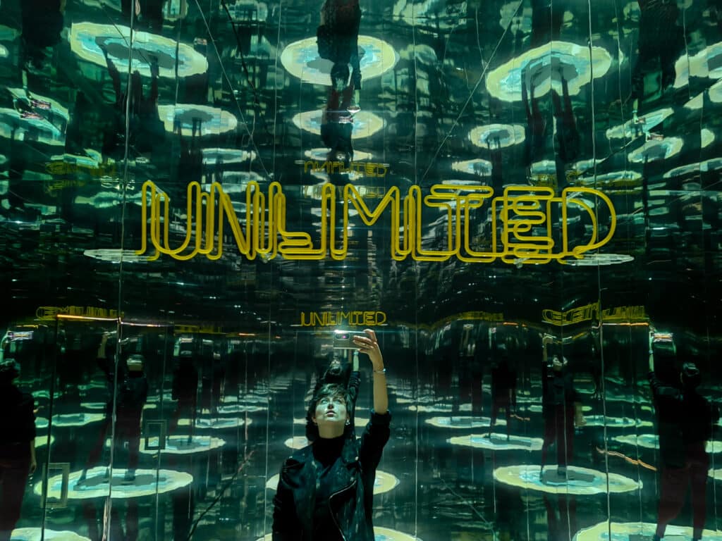 2 Unlimited Space by Vivacom