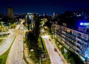 Плевен с ново енергоспестяващо осветление, изплаща го 10 години (снимки)