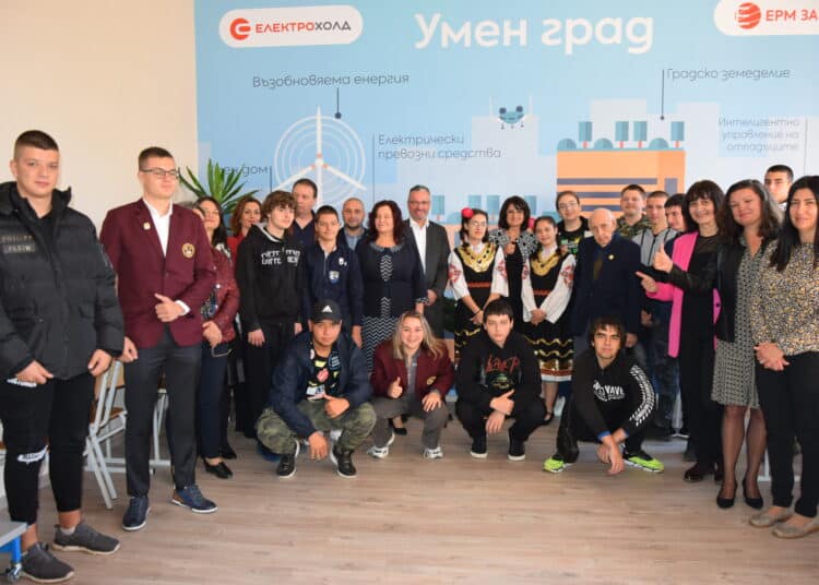 Електрохолд оборудва учебен кабинет по електротехника в гимназия ”Акад. С. П. Корольов” в Дупница 1 Снимка 1