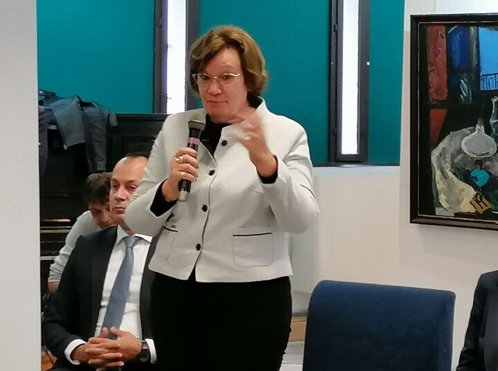 Корнелия Маринова: За огромни имоти не се плаща данък у нас, а имаме такъв за колиба 1 316798437 509856987849608 3830962658892972326 n