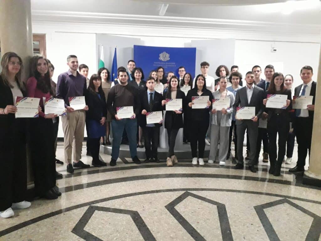 Наши таланти ще представят България в конкурс за млади учени в Брюксел 1 млади таланти 1