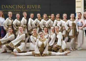 Стотици танцьори от България и Румъния завладяха Русе (снимки)